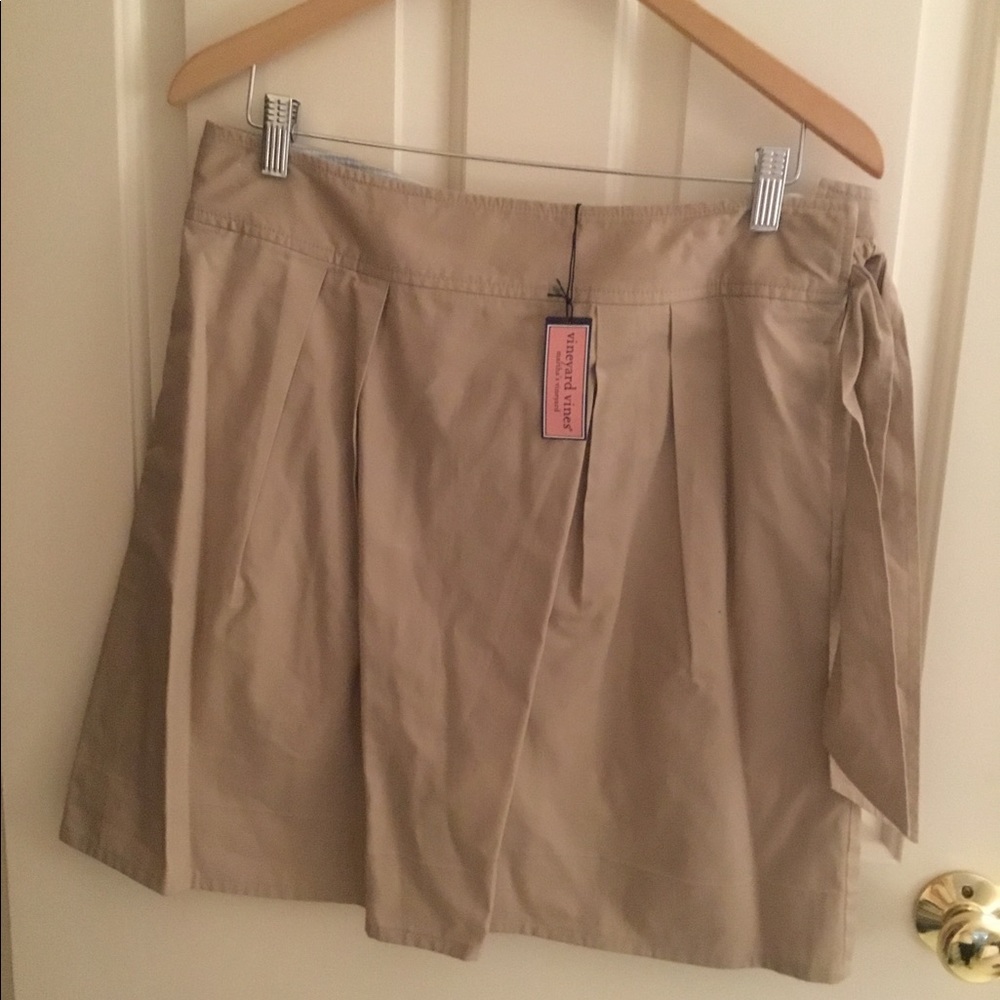 Vineyard vines khaki side tie skirt